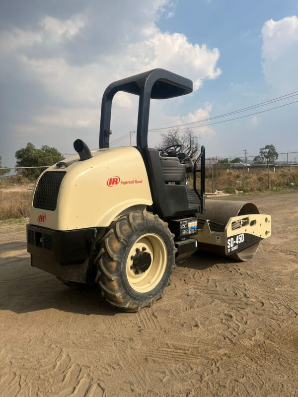 Vibrocompactador SD45D 2006 - Image 8